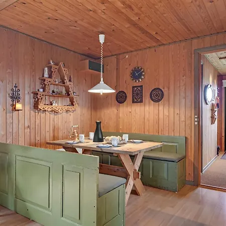 Three-bedroom In Tranekar Feriehus *