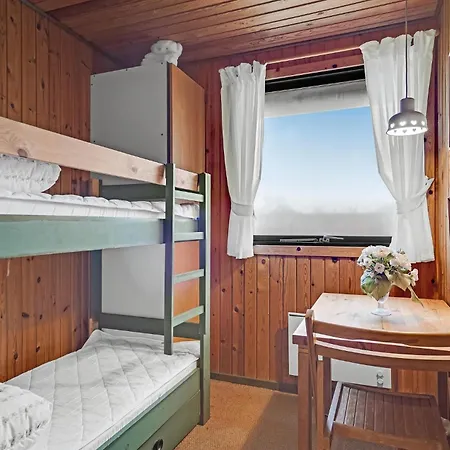 Feriehus Three-bedroom In Tranekar *