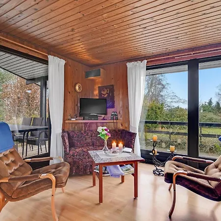 Three-bedroom In Tranekar *