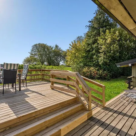 Feriehus Three-bedroom In Tranekar *
